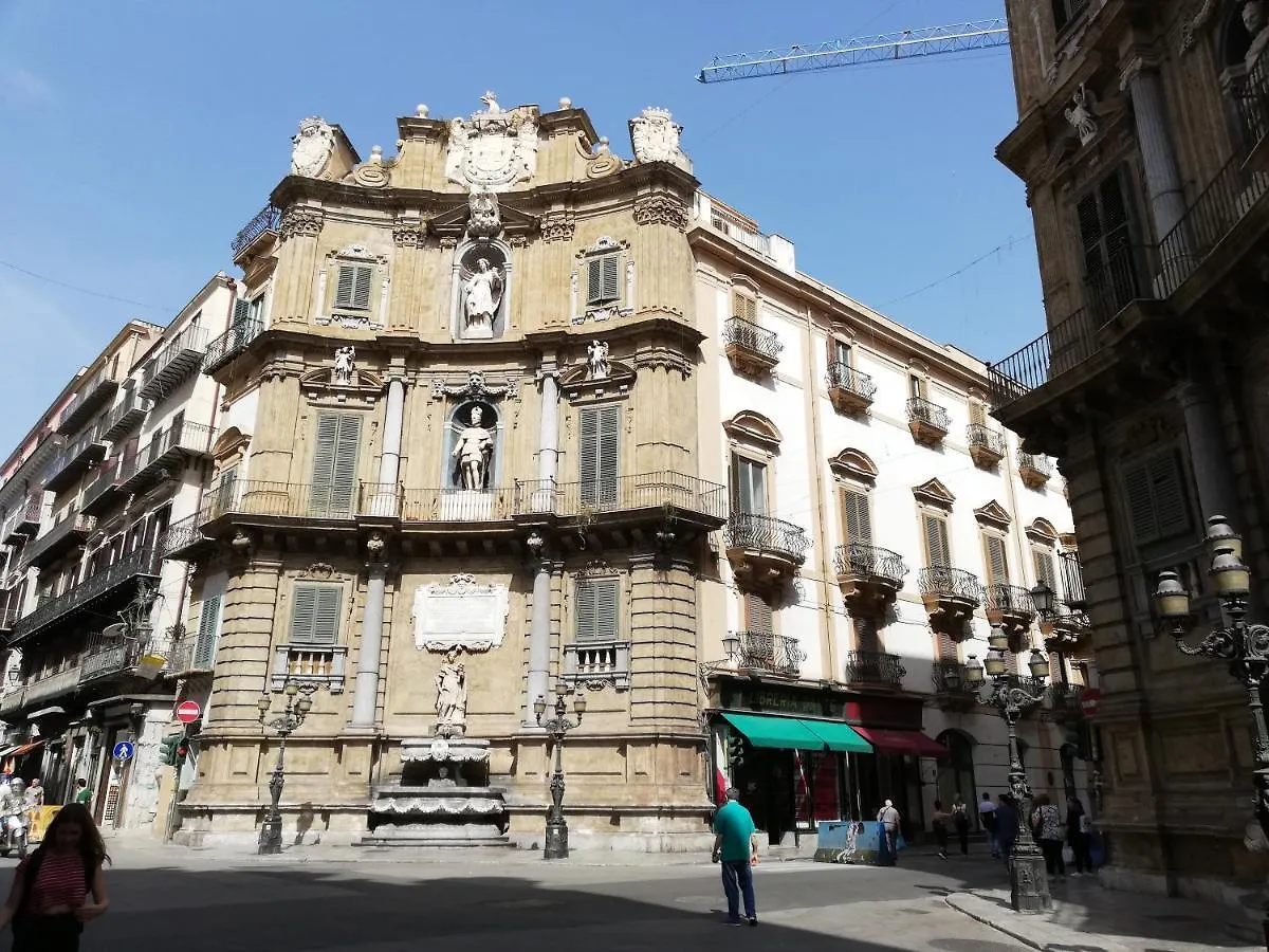 Casa Annuccia ai Quattro Canti di Città Palermo 0*,